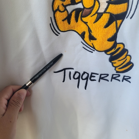 VTG RARE 90's Disney Mickey White Sweater Embroidered Jumping Tiger XXL Unisex - Picture 9 of 14